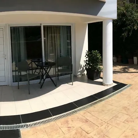 Livia'S Appartments Paphos Exterior photo